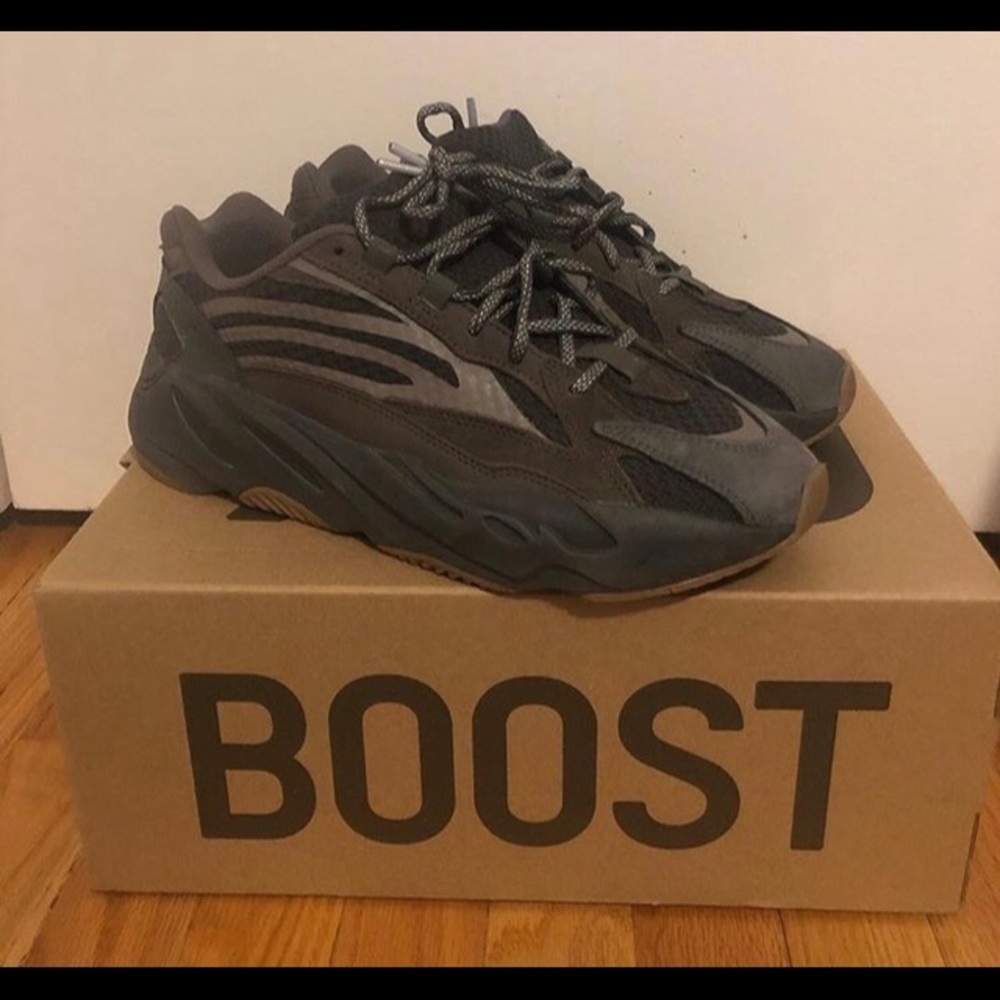 Yeezy Boost 700 V2